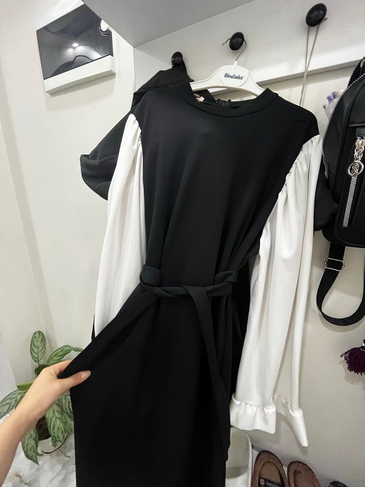 Siyah Beyaz Uzun Kollu Midi Elbise - Görsel 2