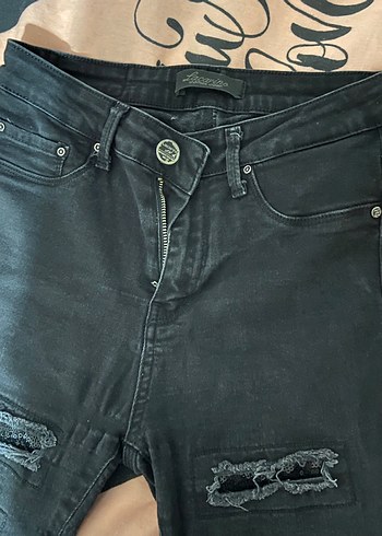 Diğer Siyah Yırtık Detaylı Dar Kesim Midi Kot Pantolon