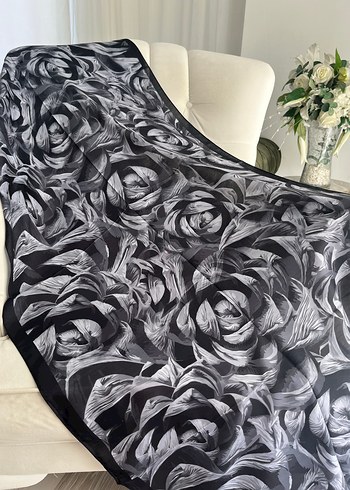 Beden gri Renk Siyah rose model şal