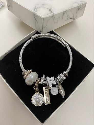 Charm bileklik