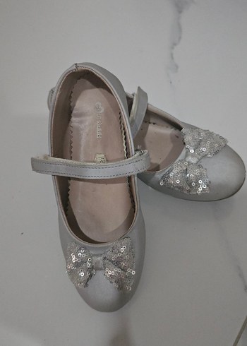 Kız Çocuk Beyaz Nakışlı Tokalı Babet - Görsel 2