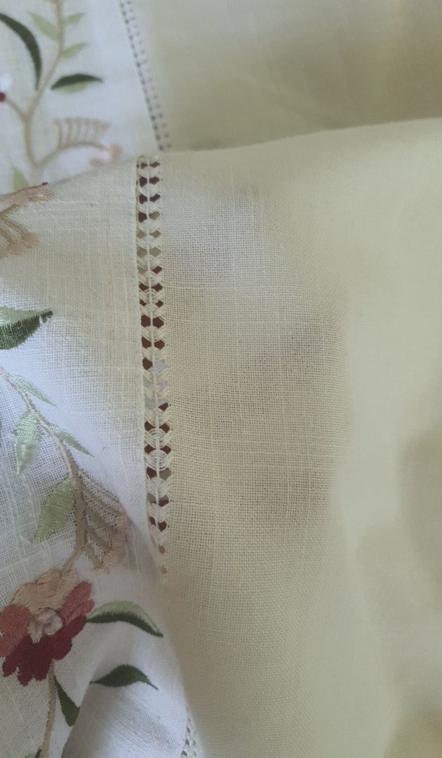 Nakışlı krem Masa Örtüsü - Görsel 4