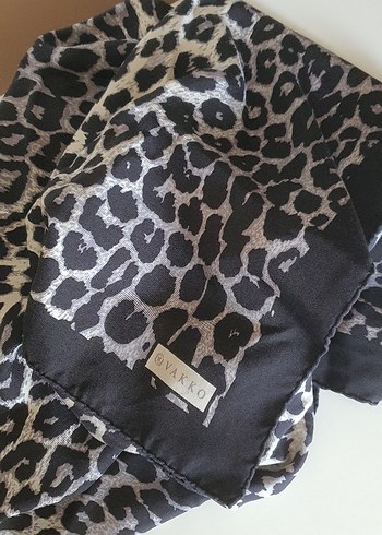 Vakko vakko leopar desenli eşarp