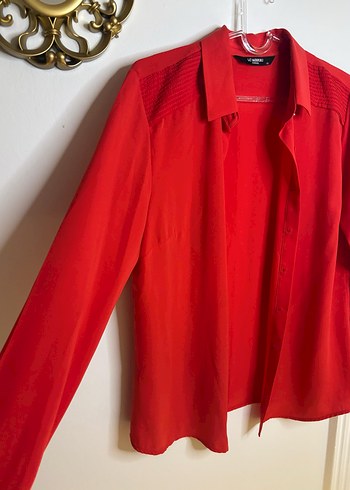 Kırmızı Düğmeli Kadın Uzun Kollu Gömlek - Görsel 6