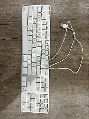 Apple kablolu klavye
