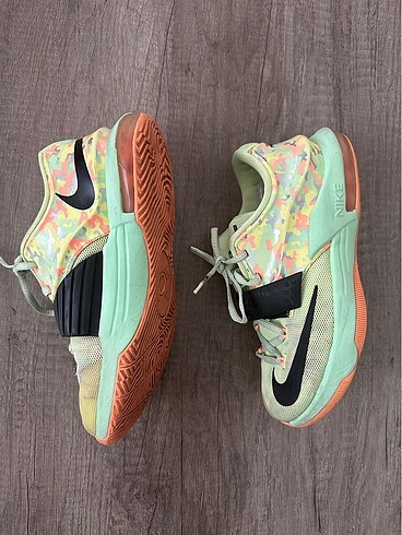 37,5 Beden yeşil Renk Nike kd7 basketbol ayakkabısı