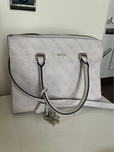 Guess canta