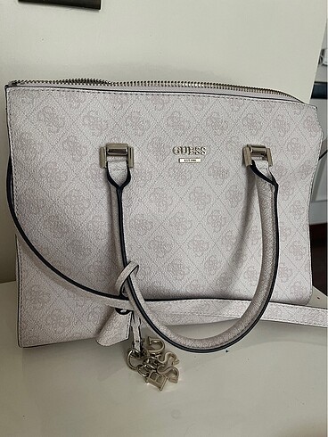 Guess Guess canta