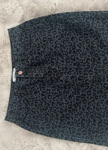 40 Beden Mini leopar desenli kot etek 