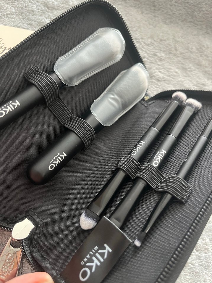 Kiko Siyah Makyaj Fırça Seti ve Kılıfı seyahat çantalı - Görsel 2