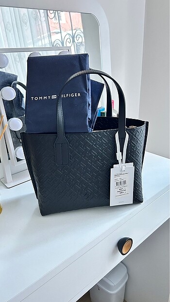  Beden Tommy Hilfiger tote çanta