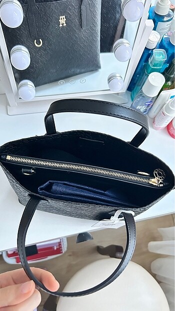 Beden siyah Renk Tommy Hilfiger tote çanta