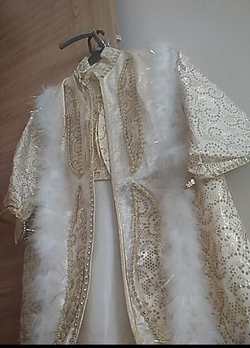 5 Yaş Beden beyaz Renk Sünnet kaftan ve şapkası