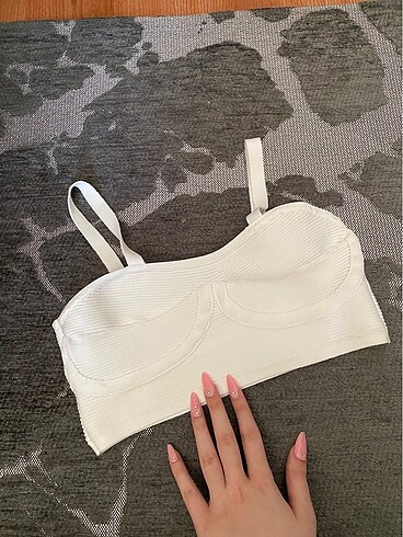 bershka mini üst beyaz crop büstiyer