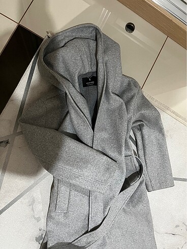 kapüşonlu stradivarius kaban trençkot