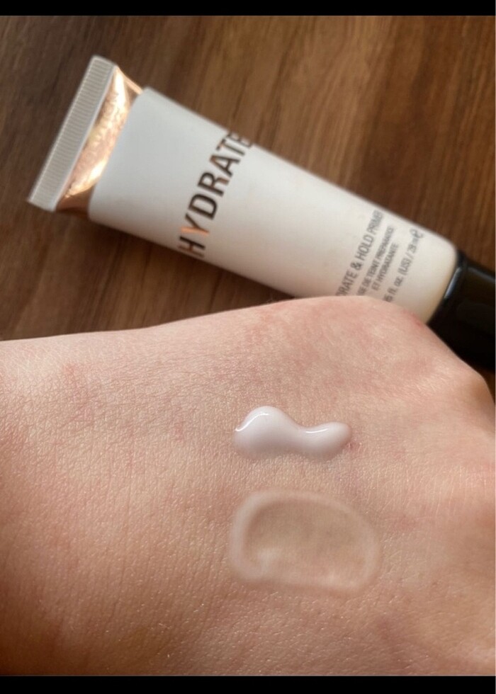 Revolution nemlendirici makyaj bazı - Görsel 3