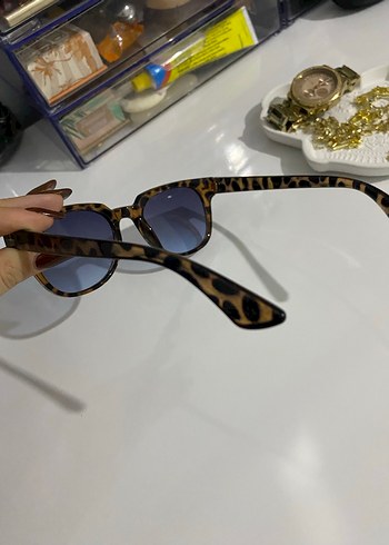 Şeffaf Çerçeveli Kahverengi Kadın Güneş Gözlüğü - Görsel 3