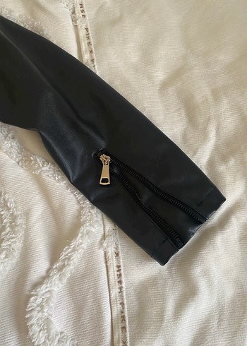 Kemer Detaylı Siyah Deri Biker Ceket - Görsel 3