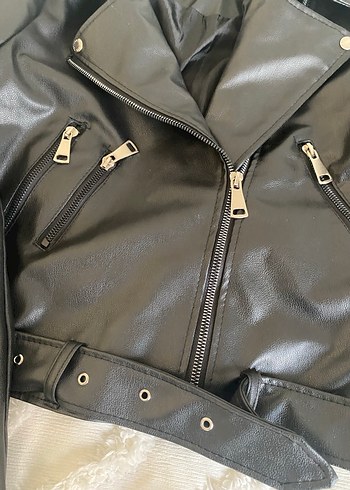 Kemer Detaylı Siyah Deri Biker Ceket - Görsel 4