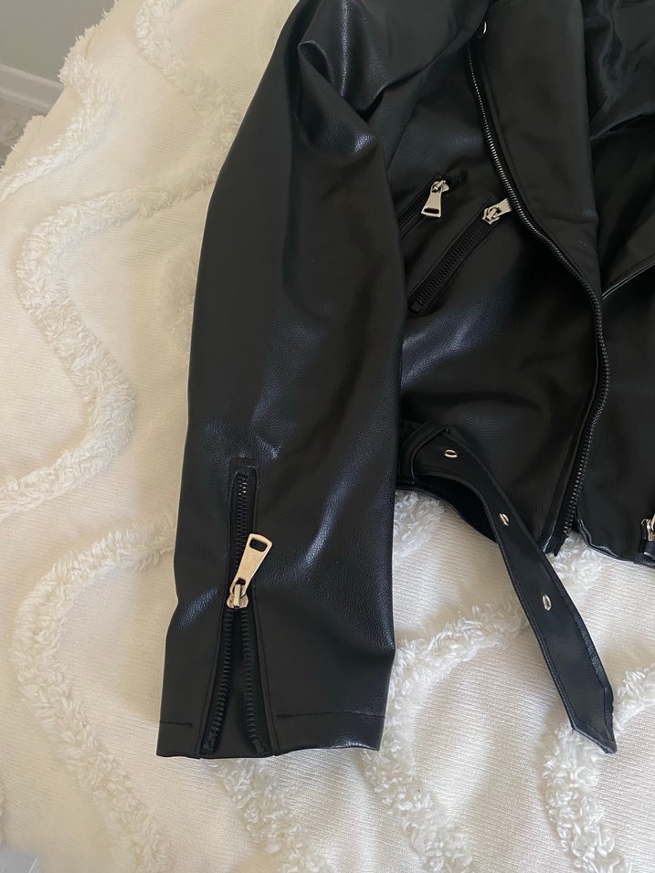 Kemer Detaylı Siyah Deri Biker Ceket - Görsel 2