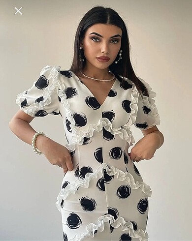 s Beden beyaz Renk FIRFIRLI MİDİ BOY ÖZEL TASARIM ELBİSE