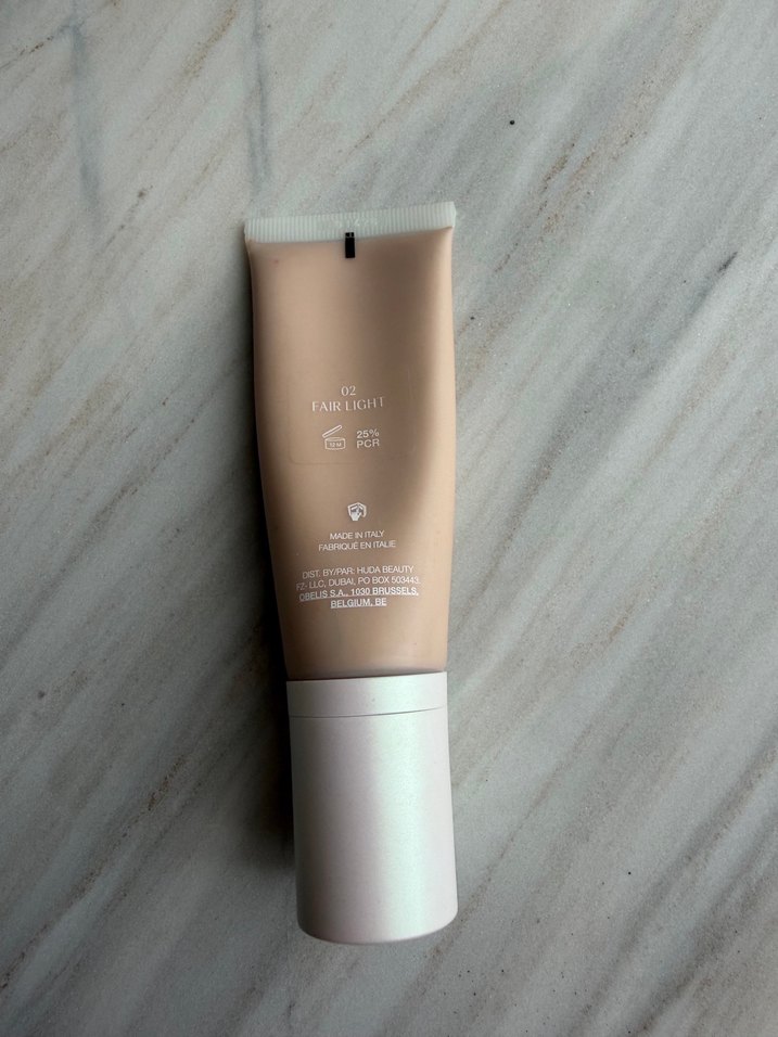 Huda Beauty Glowish Multidew Fondöten 02 Fair Light - Görsel 2