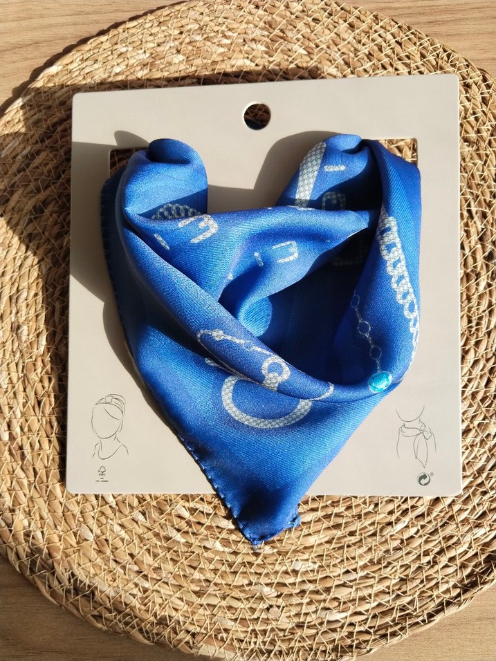 Zincir Detaylı Parlak Mavi Kadın Fular - Görsel 2