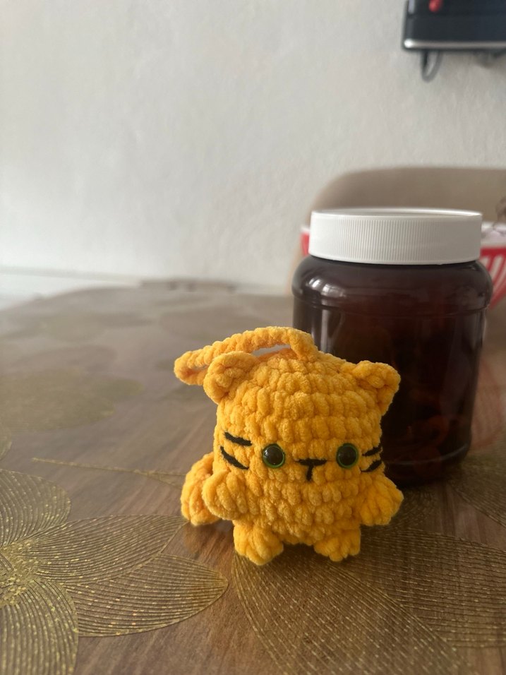 Sarı Örgü Kedi Oyuncağı - Görsel 2