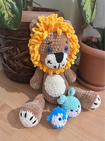 Amigurumi aslan oyuncak