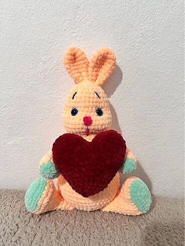 Amigurumi kalpli tavşan