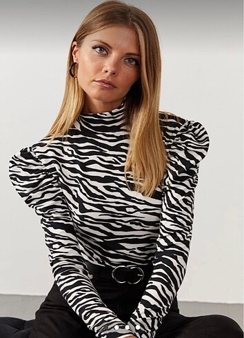 Zebra desenli bluz