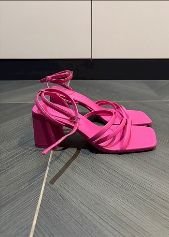 Pull & Bear Pembe Sandalet