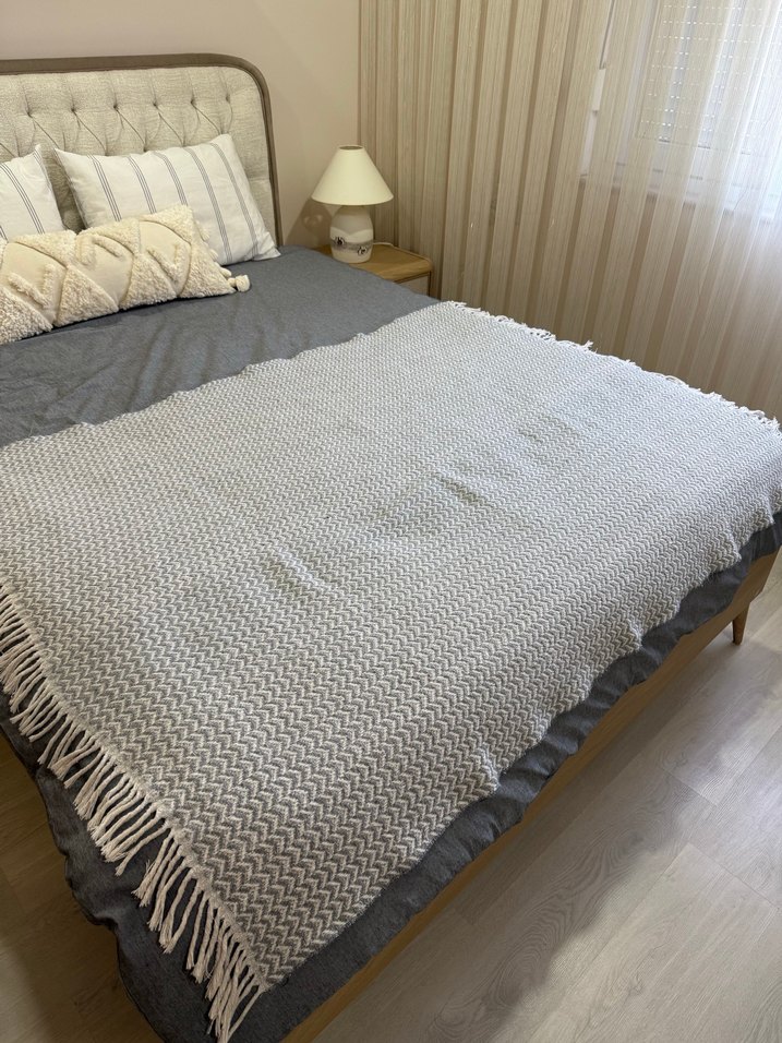 Gri Düz Desenli Yatak Örtüsü - Görsel 2