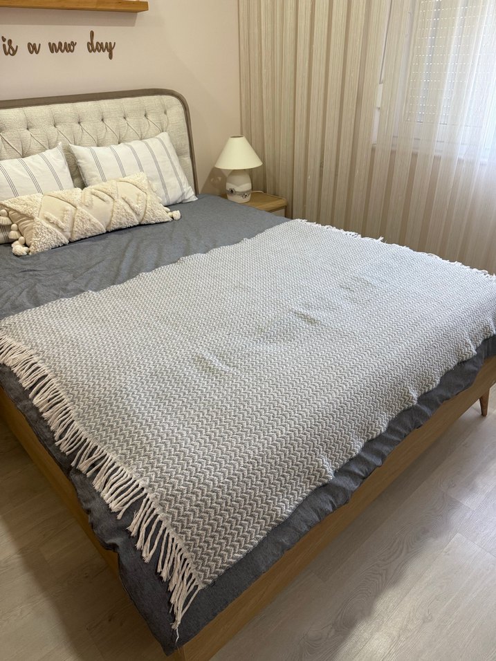 Gri Düz Desenli Yatak Örtüsü - Görsel 3