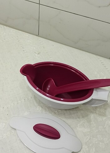 Beden Tupperware 550 ml şık servis sosluğu