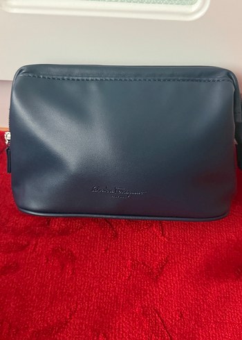 Salvatore Ferragamo Klasik Lacivert Deri Makyaj Cantasi