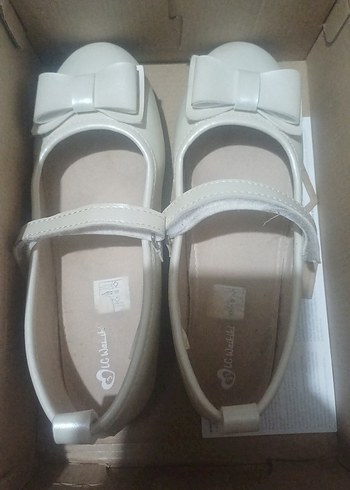 Kız Çocuk Beyaz Tokalı Babet Ayakkabı - Görsel 2