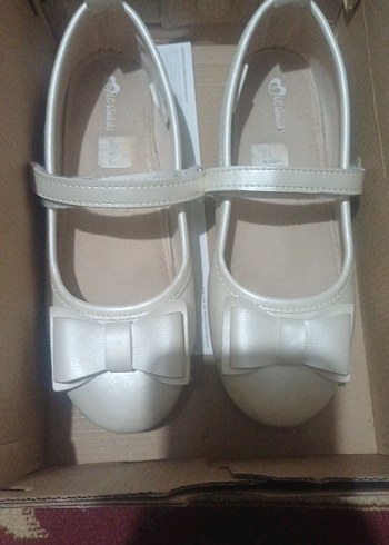 Kız Çocuk Beyaz Tokalı Babet Ayakkabı - Görsel 8