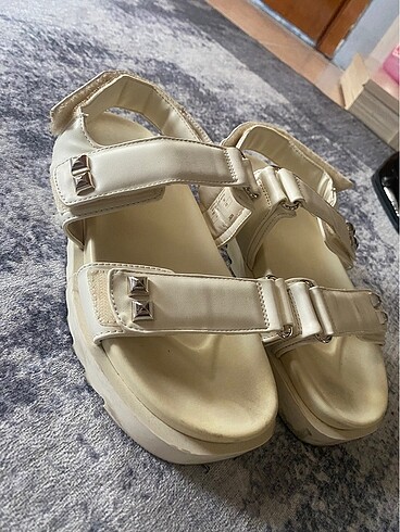 36 Beden beyaz Renk Stradivarius krem sandalet