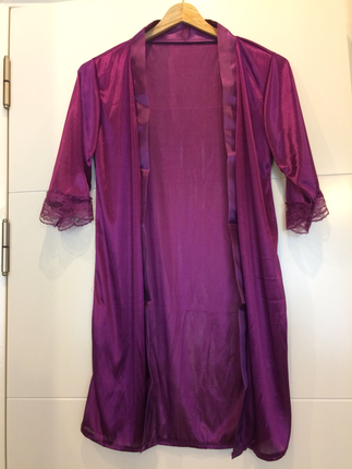 Diğer mor robe