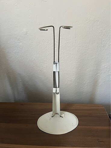 Porselen bebek standı kaidesi