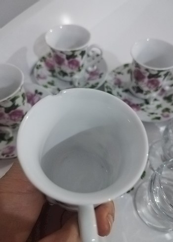 American Vintage Çiçek Desenli Porselen Fincan ve Cam Bardak Seti