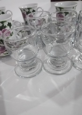 Beden beyaz Renk Çiçek Desenli Porselen Fincan ve Cam Bardak Seti