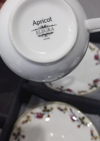 Beden beyaz Renk Çiçek Desenli Beyaz Porselen Fincan ve Tabağı