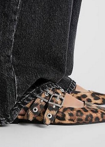 Stradivarius Kahverengi Leopar Desenli Tokalı Kadın Babet
