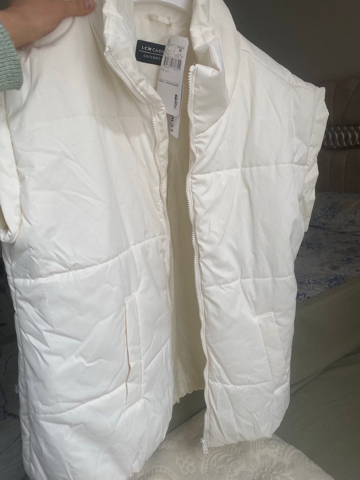 LCW Kadın Beyaz Dik Yaka Şişme Yelek - Görsel 4