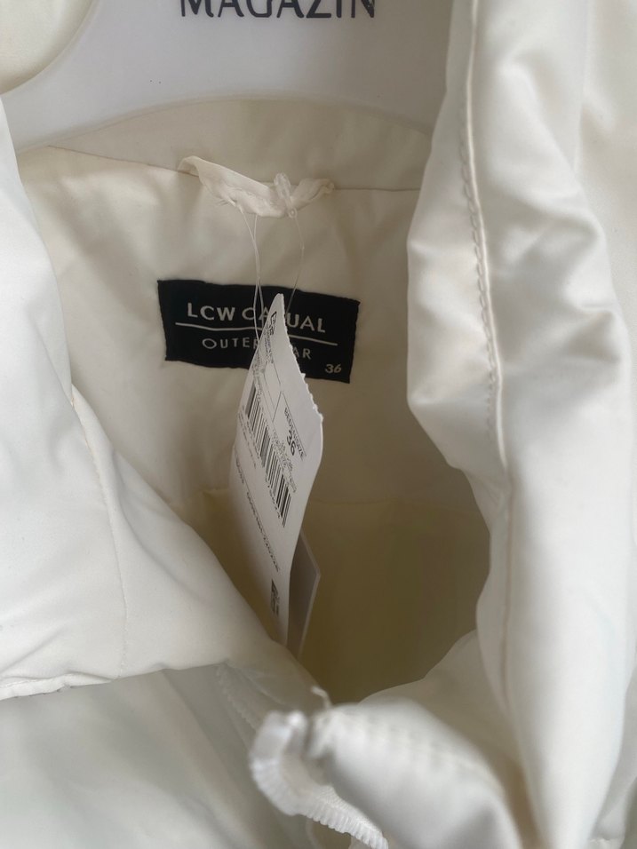 LCW Kadın Beyaz Dik Yaka Şişme Yelek - Görsel 5