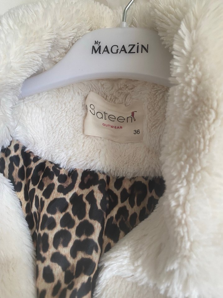 Beyaz Peluş Detaylı Midi Kadın Kaban - Görsel 3