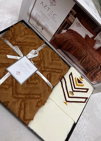 Kahverengi Nakışlı Yatak Örtüsü - Görsel 2