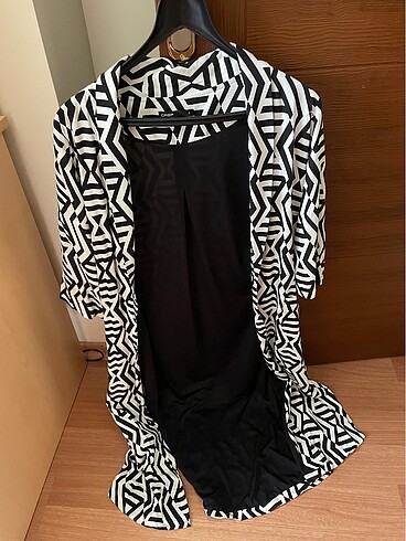 Yanlari yirtmacli desenli kimono ceket